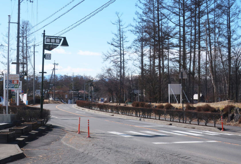 左手にヤマザキショップ